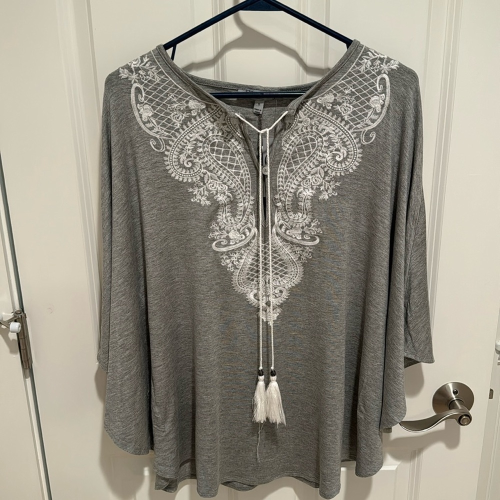 Olivia Sky Embroidered Poncho Size S NWT